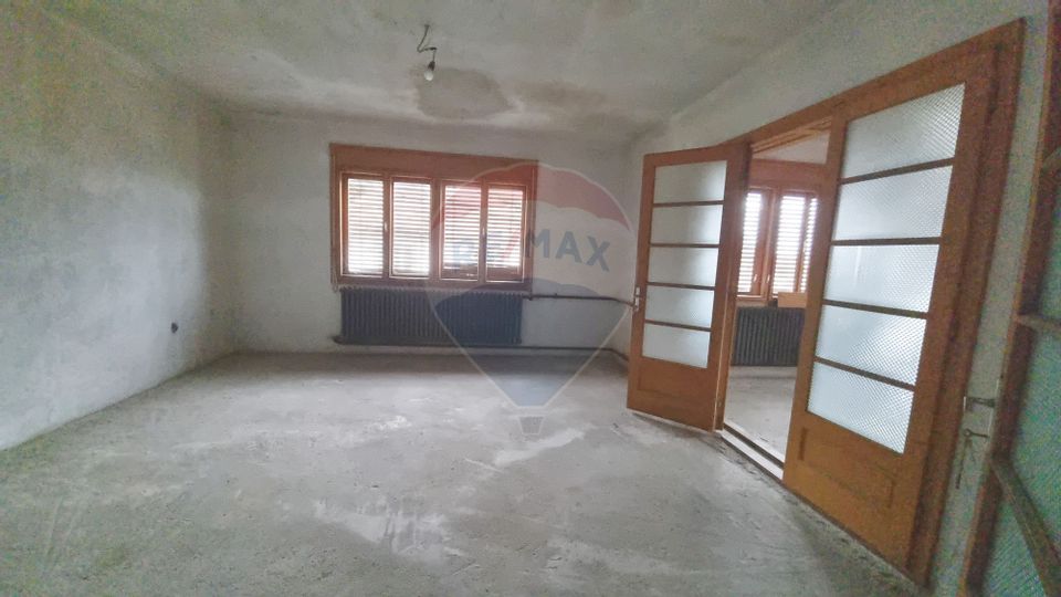 6 room House / Villa for sale, Est area