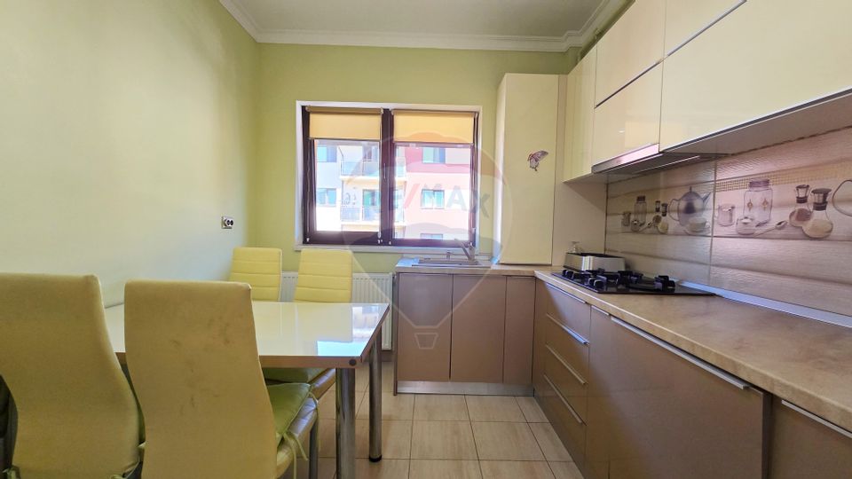 Apartament cu 3 camere de vânzare, 2 locuri de parcare, Floresti