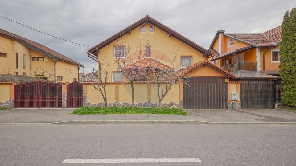 Vilă cu 6 camere de vânzare în zona Primaverii, Râșnov - Comision 0