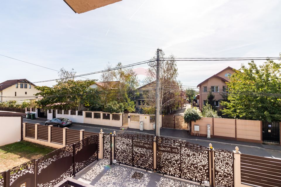 House / Villa in Otopeni, City Hall side, street with houses