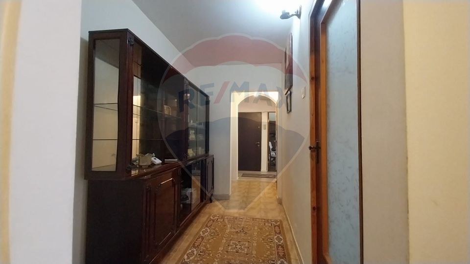 Apartament cu 3 camere decomandate în Lapus-Decebal