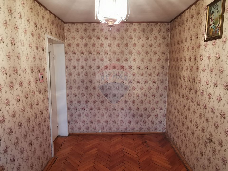 Apartament cu 3 camere de vânzare în zona Ultracentral