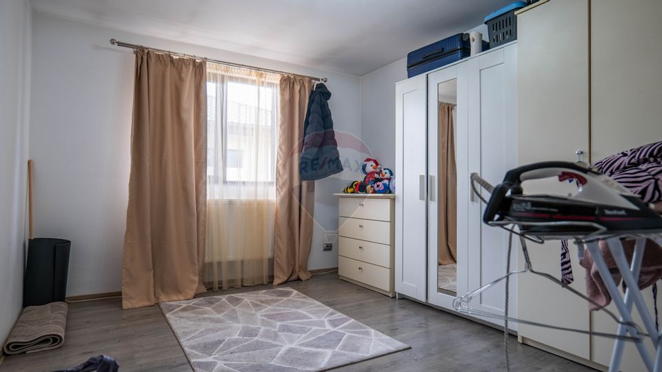 4 room House / Villa for sale, Exterior Est area
