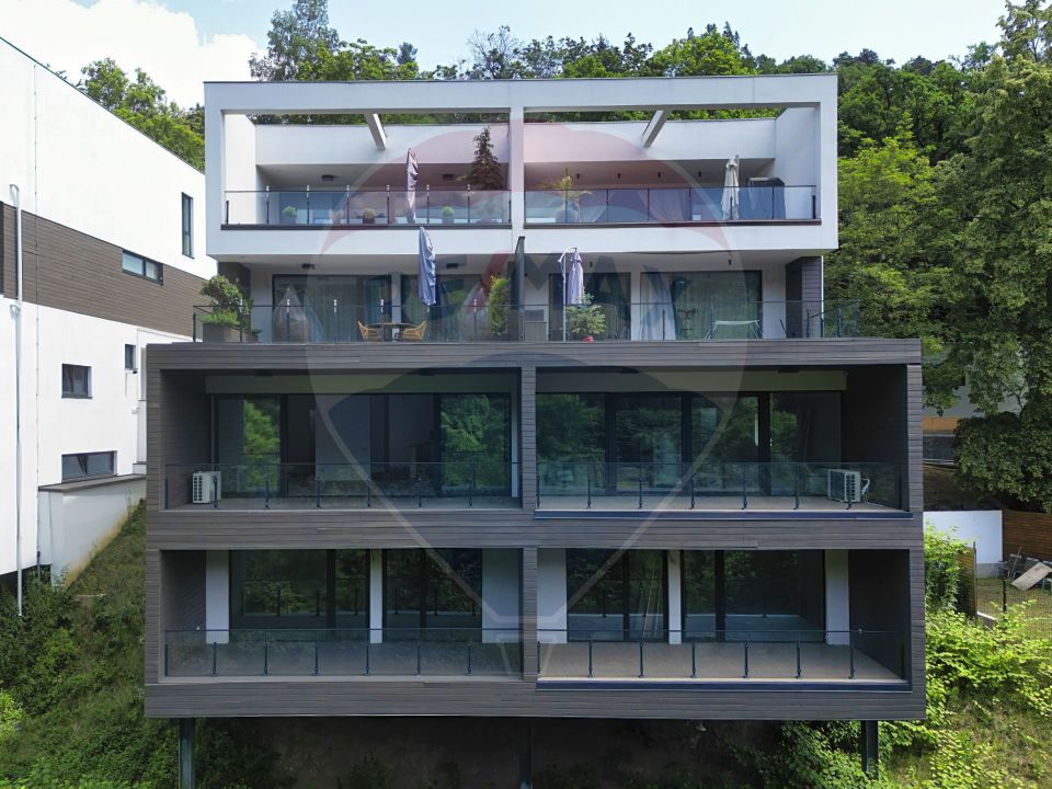 Apartament cu 3 camere de vânzare în zona Drumul Poienii