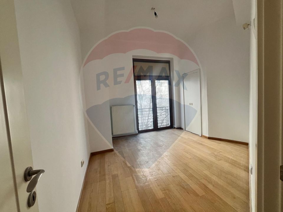 Inchiriere apartament cu 6 camere decomandat/circular-Cismigiu