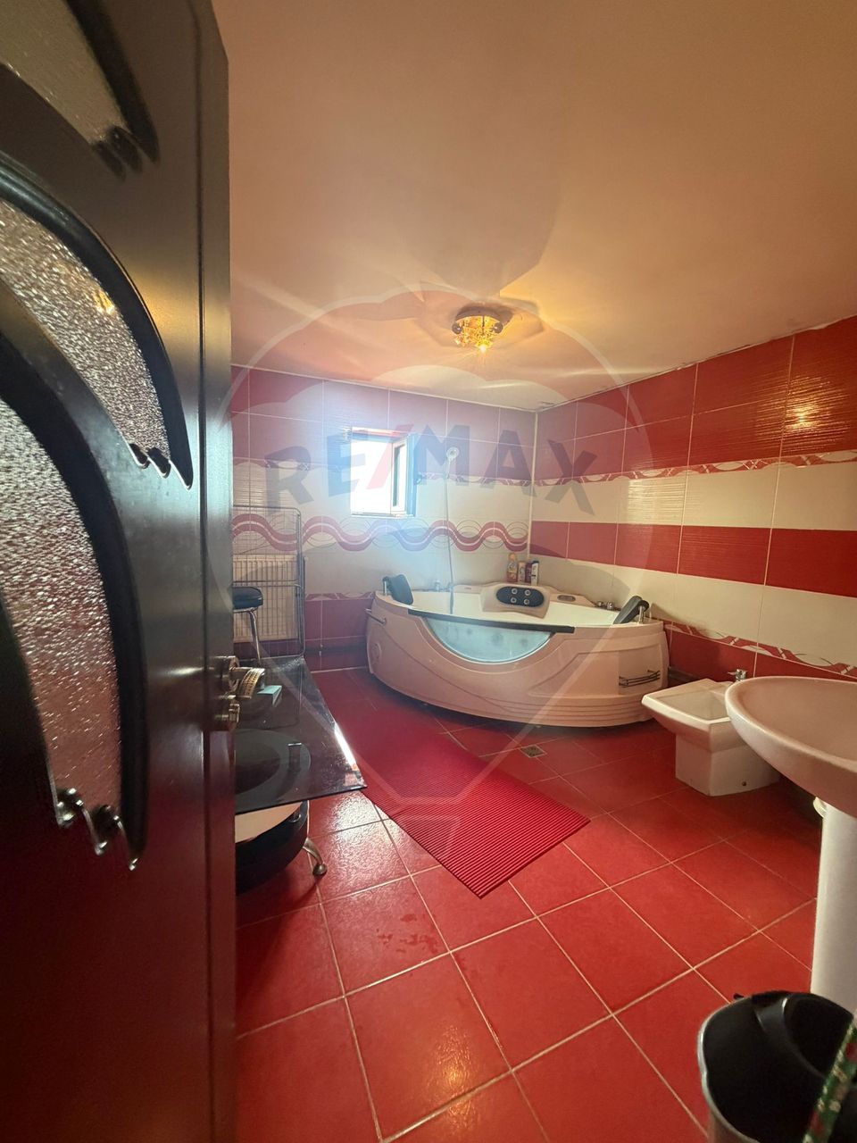 5 room House / Villa for sale, 1 Mai area