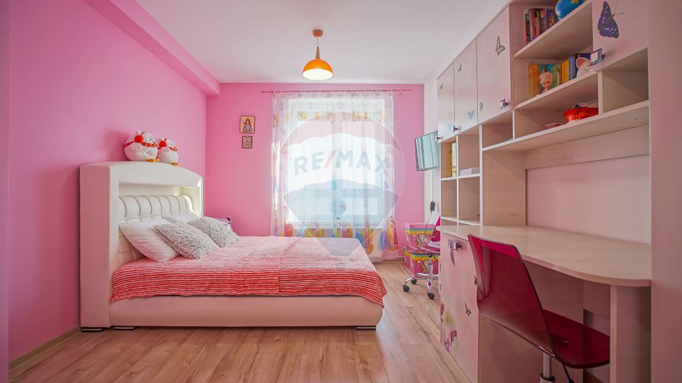 REZERVAT! Penthouse cochet, 3 camere, terasă mare, langă aeroport