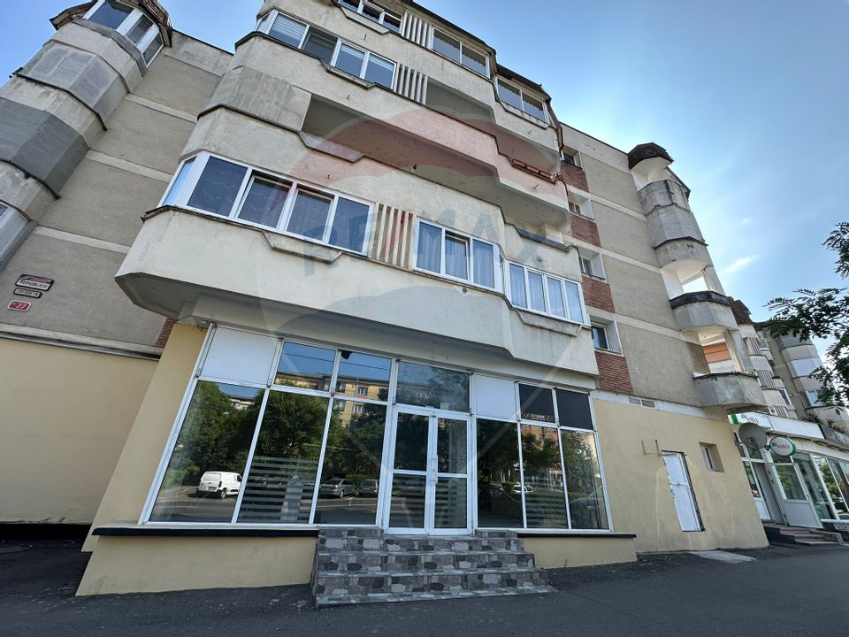 Spațiu comercial de 141 mp - DE INCHIRIAT