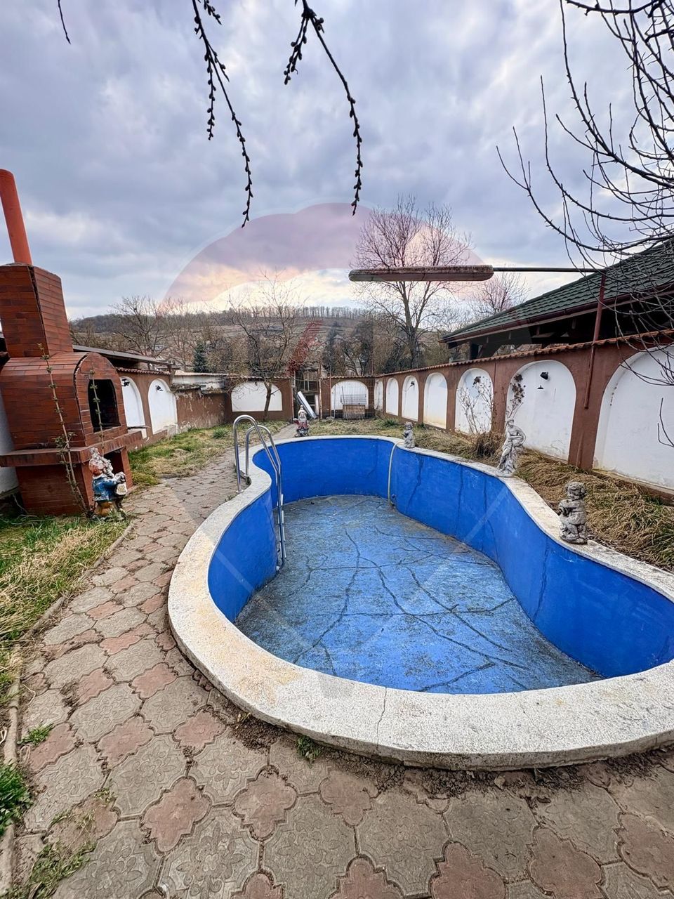 Casă cu curte generoasă și multiple posibilități – zona Moșnei