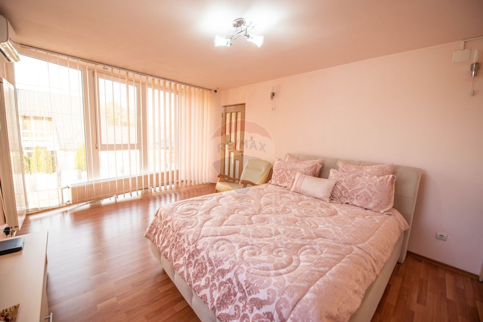 Casa Vila cu 4 camere de vanzare 157 mp, comercial, birou, rezidential