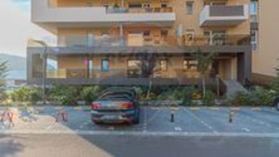 Clinica medicala-9 cabinete- URBAN PLAZA - bloc 15 parter!