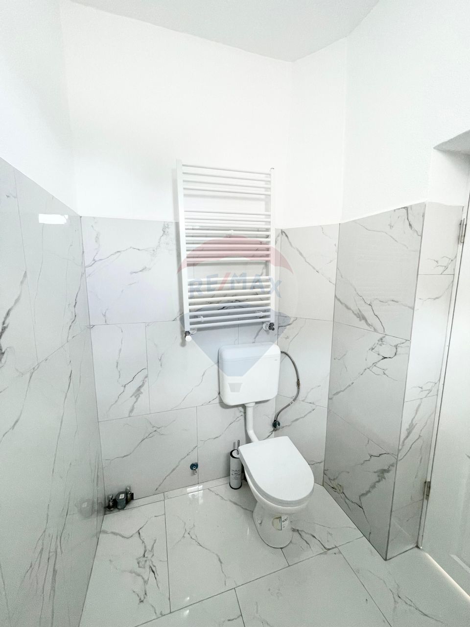 Hala constructie noua + spatiu de birouri stradal