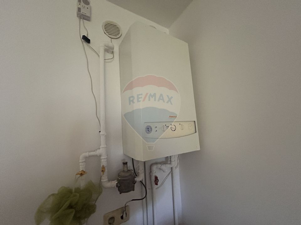 Casa - sura cu 16 ari teren de vânzare în Buşag