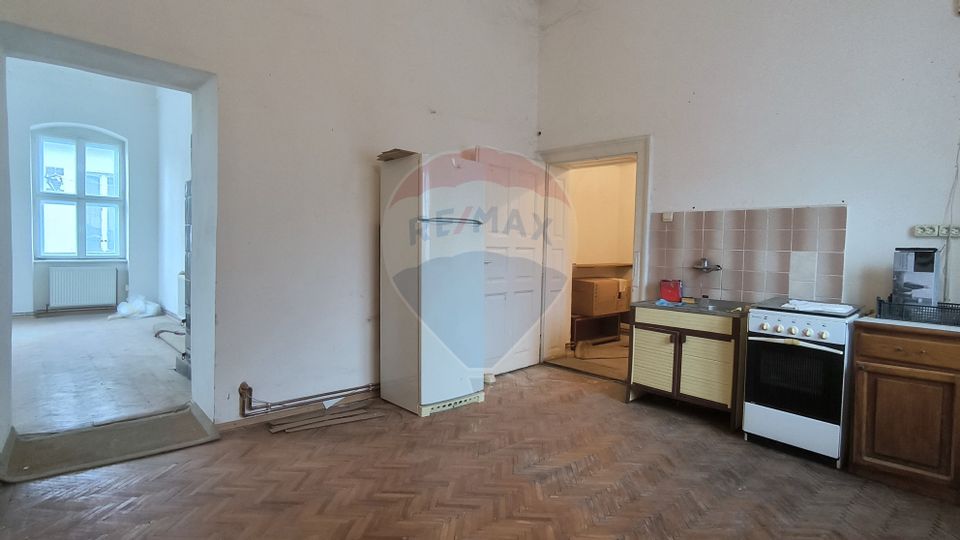 Apartament la casa in centrul istoric pretabil activitati comerciale