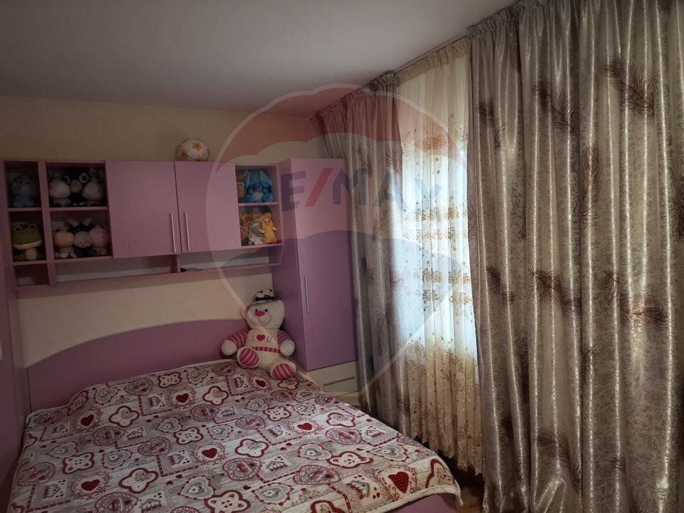 Casă / Vilă cu 6 camere de vânzare în zona Calea Severinului