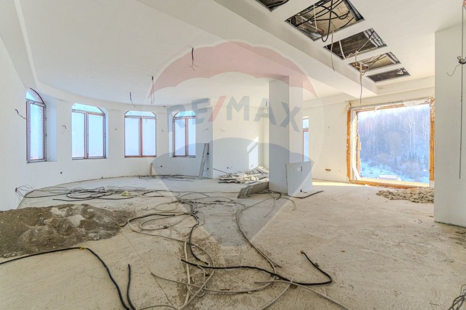 Activ Hotelier SubEvaluat | 18.000 mp construiti | 3 ha teren | BRASOV