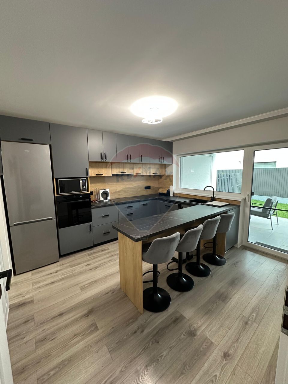 CASA DE LUX  4 CAMERE DE INCHIRIAT SELIMBAR