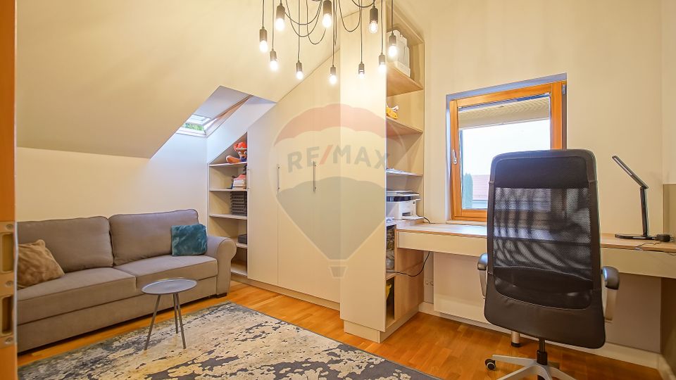 Vila moderna cu vedere spre padure Poiana Angelescu