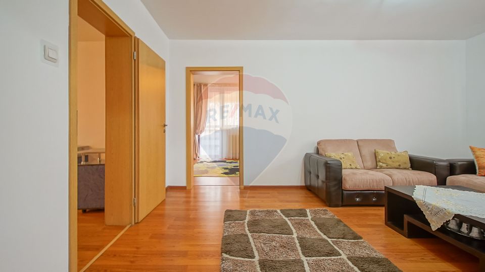 Vilă cu Teren Generos - Tractorul, Potrivită pentru Locuit sau Afacere