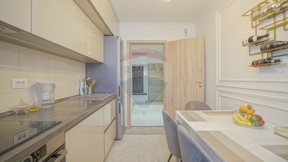 Apartament cu 3 camere de vânzare în zona Tractorul