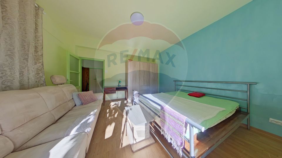 Casa individuala, 3 dormitoare, curte, langa UMF