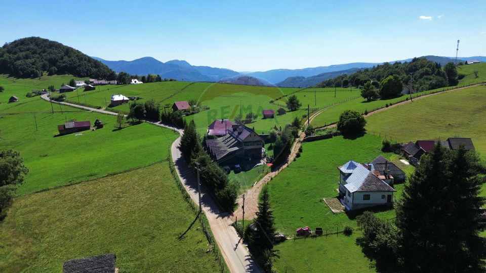 Pensiune de vânzare in vârf de munte la Ciocanu - lângă Sirnea