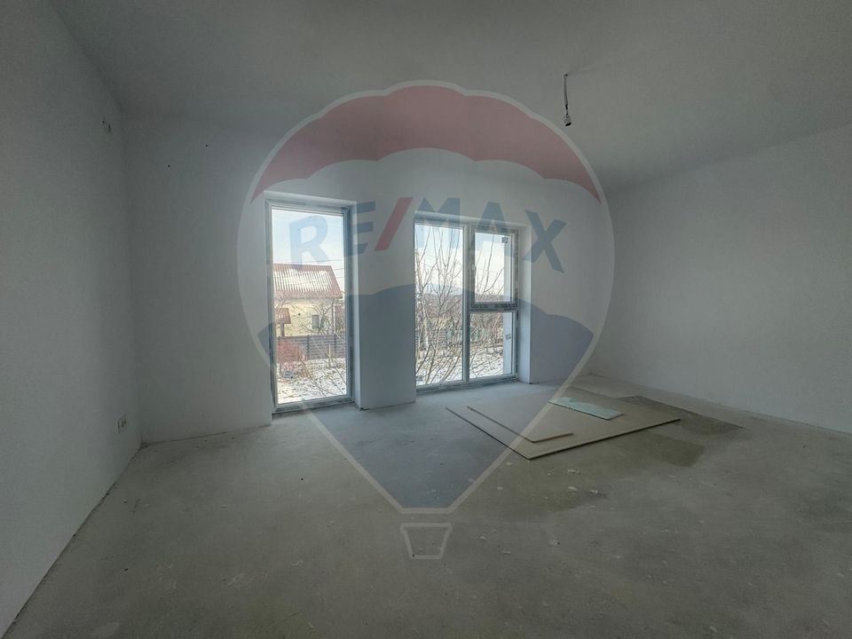 House / Villa with 4 rooms for sale Sabareni