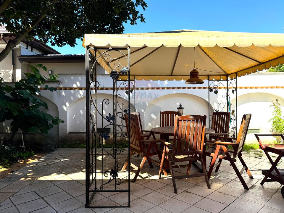 8 room House / Villa for sale, Central area