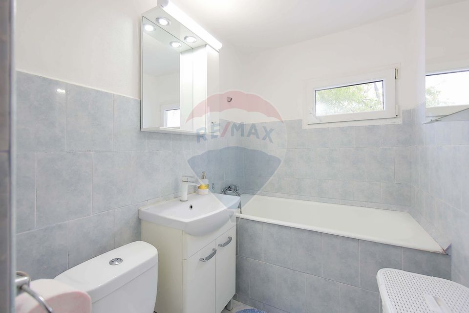 Apartament cu 3 camere de vânzare în zona Nufarul