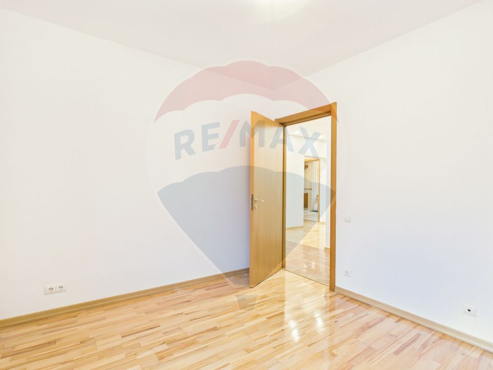 Complex Ibiza vila de inchiriat 6 camere, piscina, teren de tenis