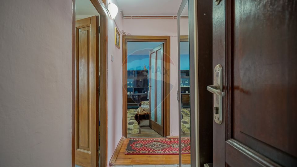 Apartament cu 3 camere de vânzare în zona Bartolomeu