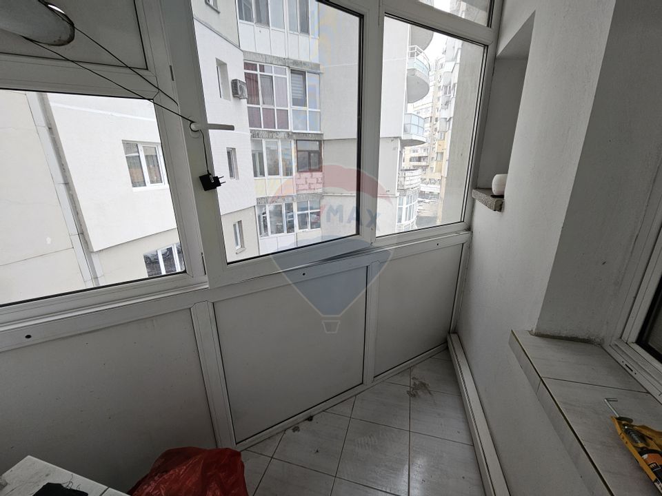 Apartament cu 3 camere, zona ultracentrală - str 9 Mai