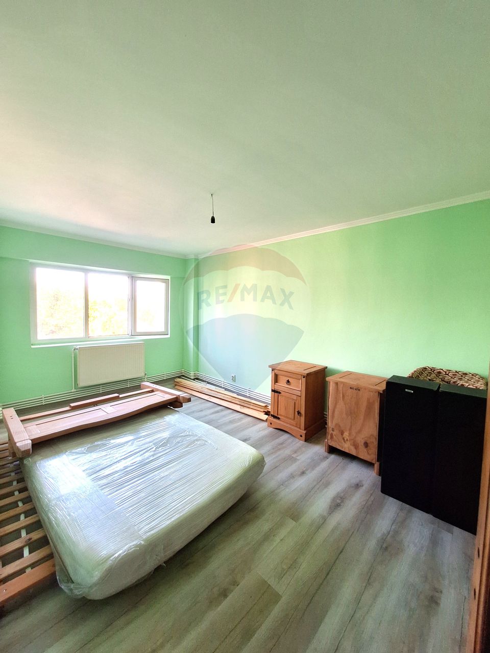 Apartament cu 3 camere de vânzare în zona Pod