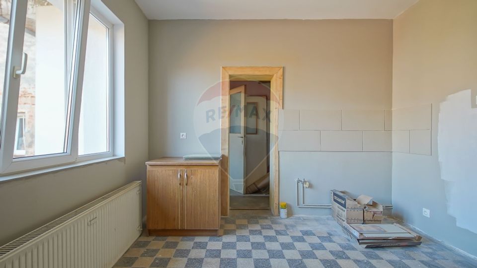 Apartament cu 3 camere de vânzare în zona Brasovul Vechi