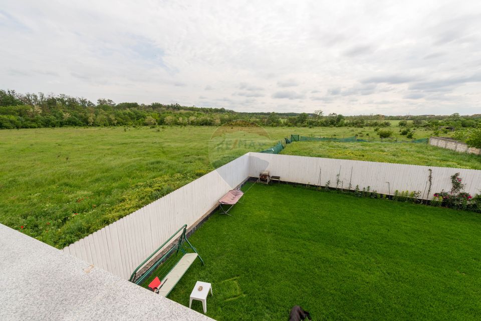 House - Villa 4 rooms in Pantelimon Magic Lake, Cernica forest