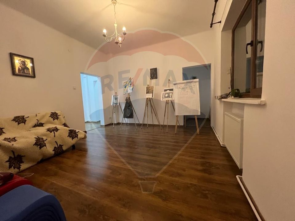 4-rooms apartment, separate entrance for sale Dacia Blvd