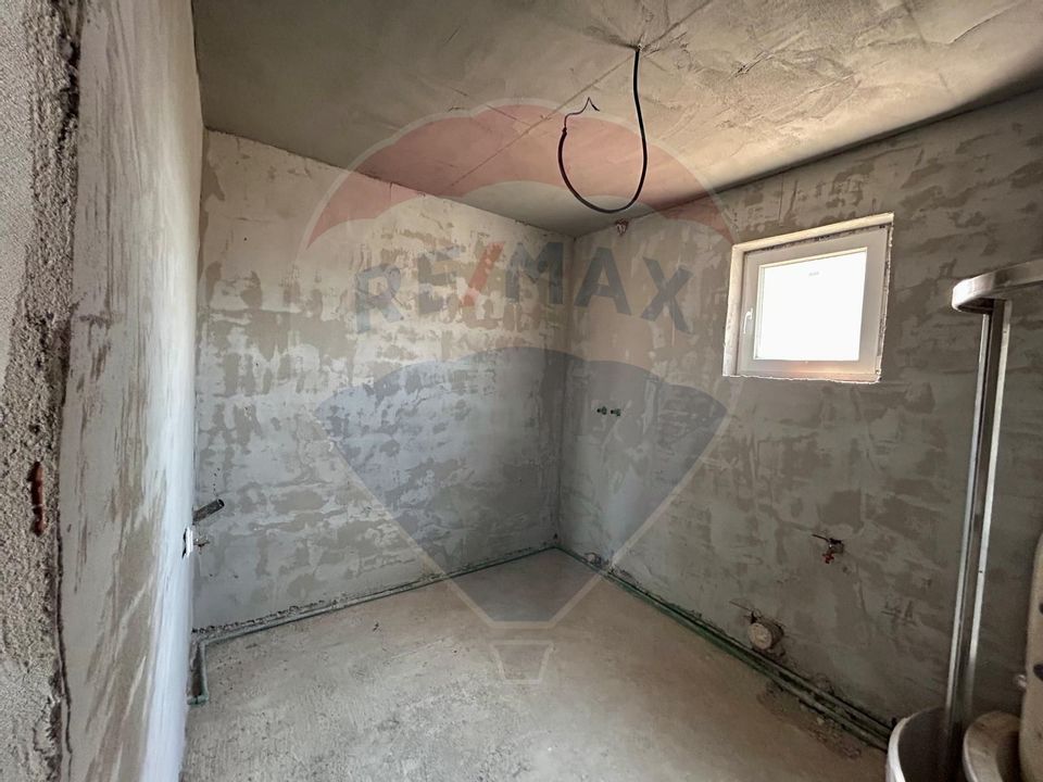 Casă  de vanzare la gri cu 4 camere,teren 552mp in Les