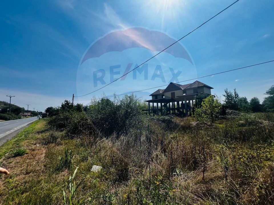 Casă / Vilă in constructie teren 3240 mp