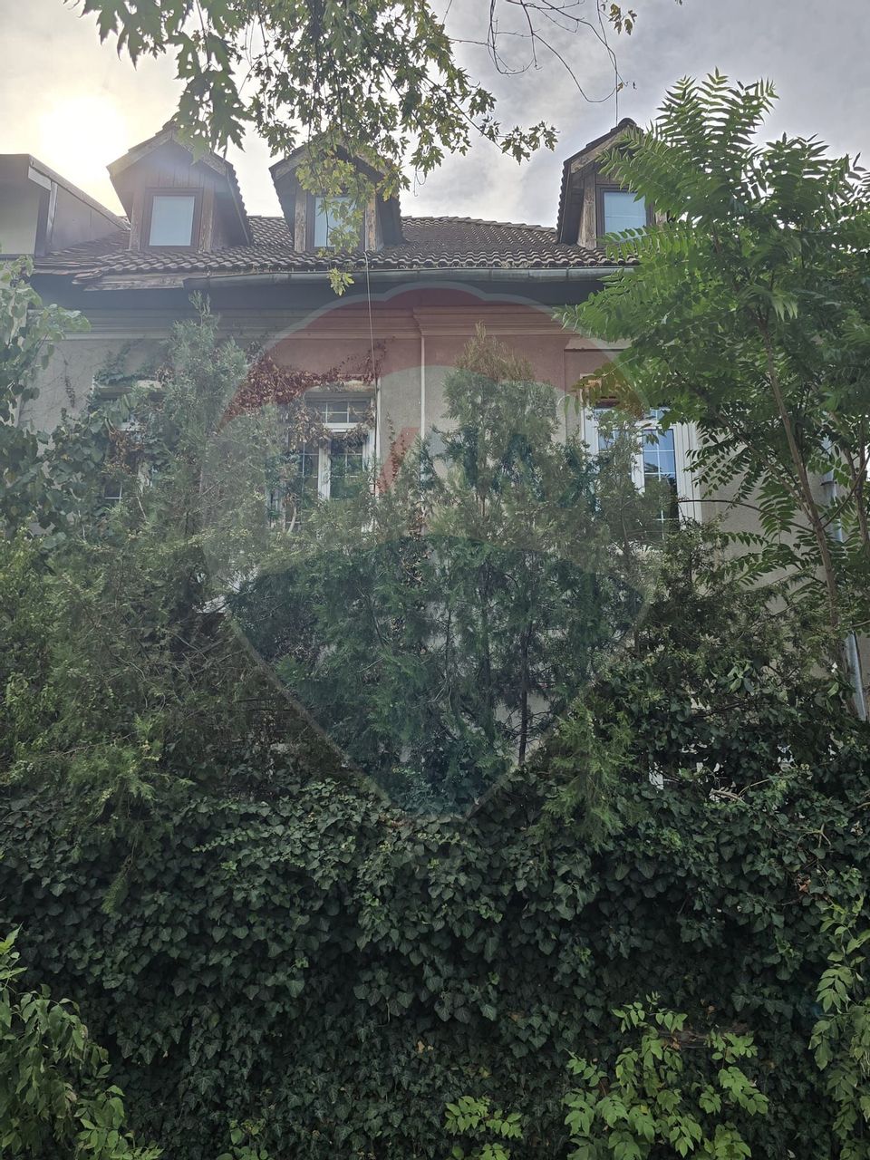 DE VANZARE Casă / Vilă cu 11 camere de vânzare în zona Parcul Carol