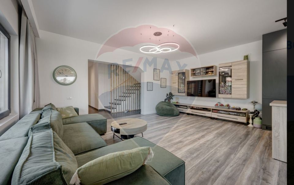 5 room House / Villa for sale