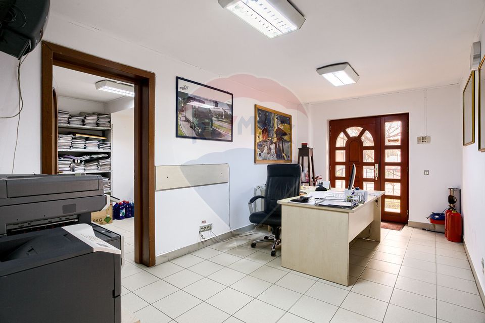 Apartament cu 4 camere de vânzare în zona Intim