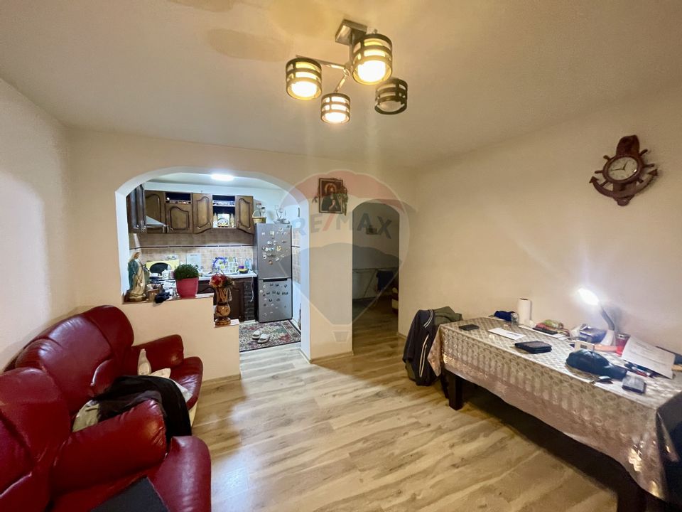 6 room House / Villa for sale, Vest area
