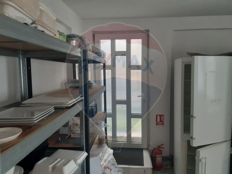 Casa cu spatiu comercial la parter