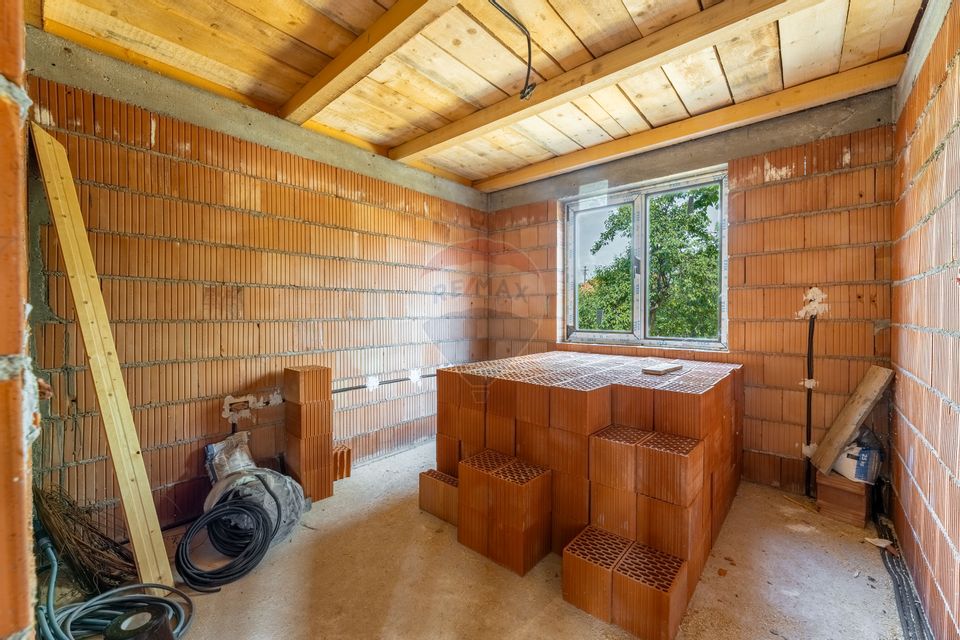 Casă cu 3 camere la rosu, in Vladimirescu  de vanzare