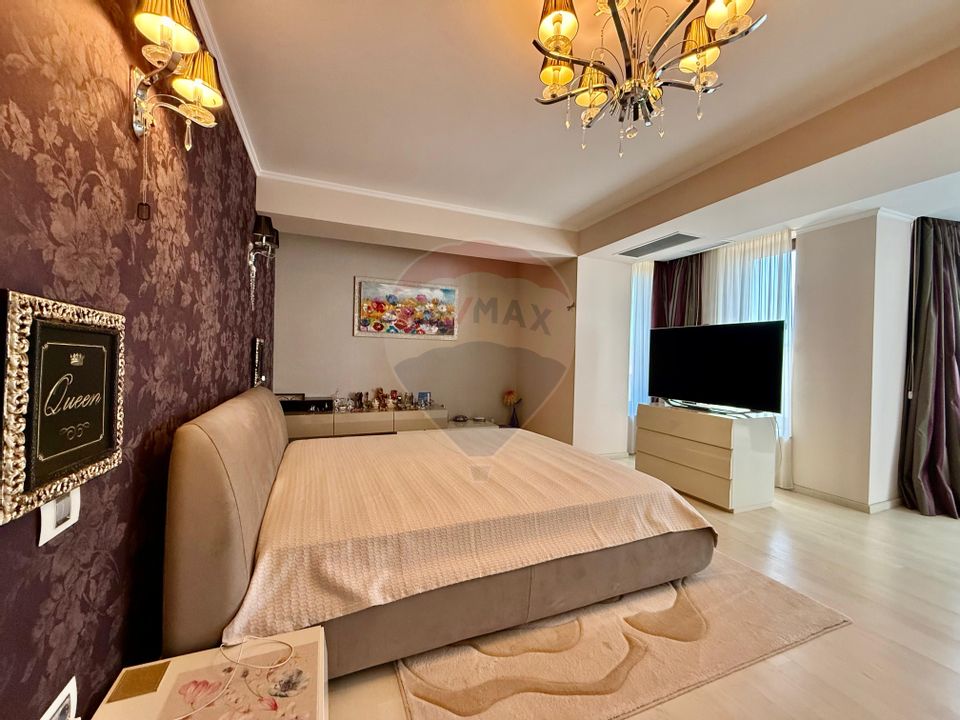 Vila cu piscina si teren 2350mp de vanzare in Mamaia Sat