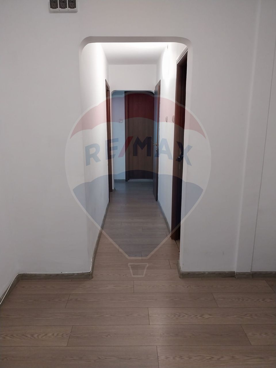 Inchiriere apartament 3 camere, decomandat, utilat si mobilat, Obor