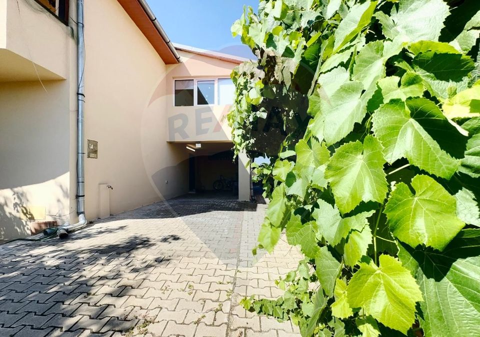 Casă / Vilă cu 6 camere de vânzare