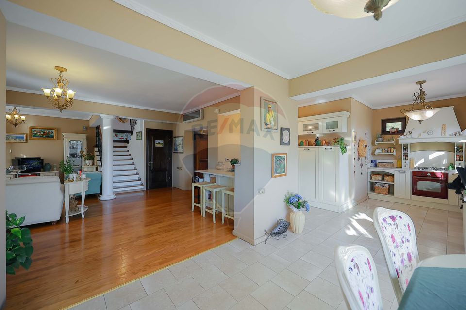 Casă / Vilă cu 5 camere de vânzare în zona Dealuri Oradea