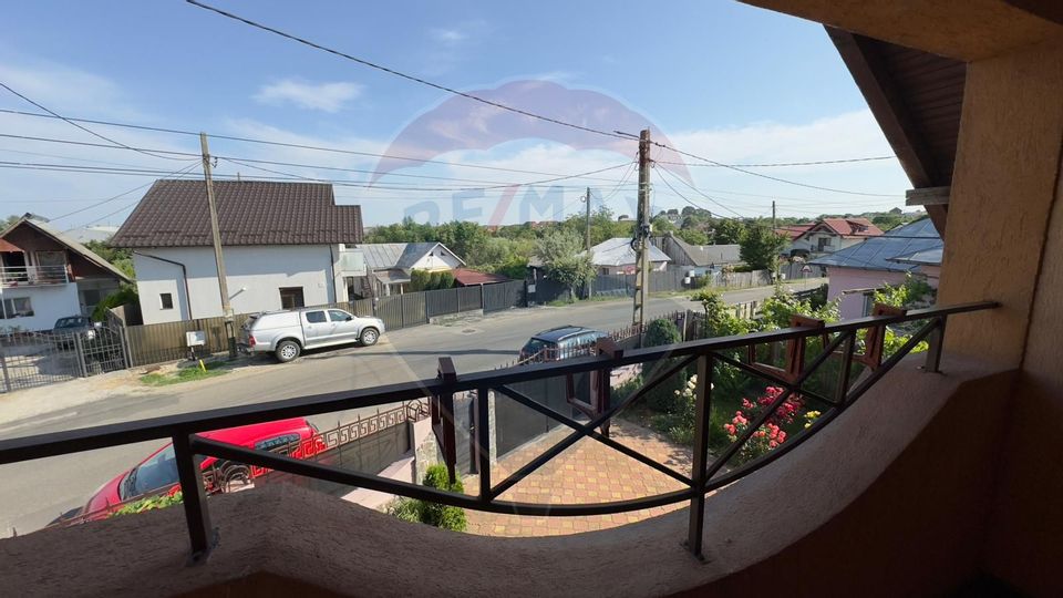 De vânzare 2 Corpuri de Casa si Teren 1388 mp in Geamăna, Bradu