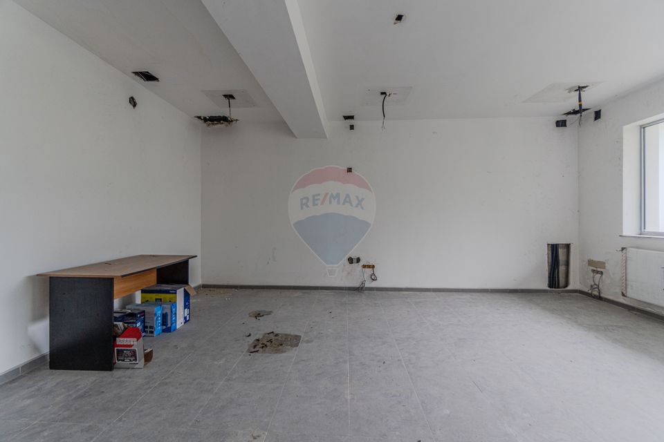 Cladire de 902 mp utili de vânzare, zona Grivitei - DN 13, COMISION 0